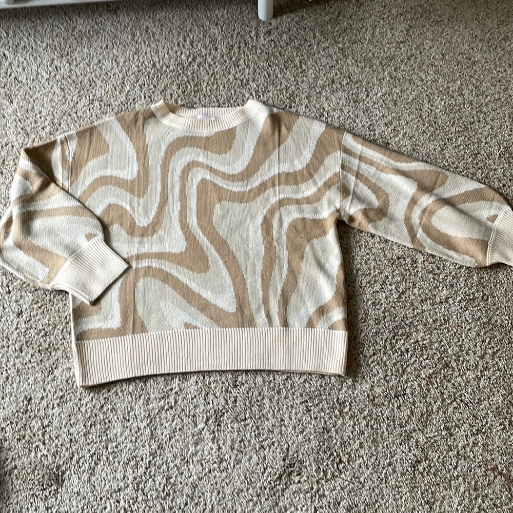 Cute patterned sweater, slightly oversized